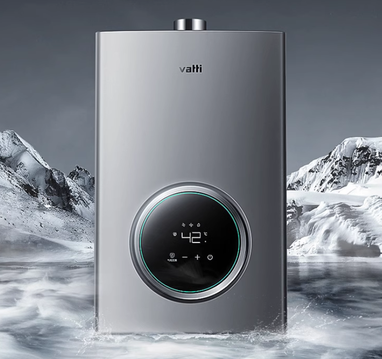 燃?xì)鉄崴髌放贫ㄎ话咐治? /> 
</p>
<p>
	 
</p>
<p>
	一、華帝的品牌背景與行業(yè)地位
</p>
<p>
	 
</p>
<p>
	華帝集團(tuán)成立于1992年,是中國(guó)燃?xì)饩咝袠I(yè)的知名企業(yè),以“好火好生活”為品牌理念,致力于為消費(fèi)者提供高品質(zhì)的燃?xì)饩弋a(chǎn)品。華帝的燃?xì)鉄崴鳟a(chǎn)品以安全、節(jié)能、智能化為特點(diǎn),深受消費(fèi)者喜愛(ài)。例如,其熱水器產(chǎn)品在國(guó)內(nèi)市場(chǎng)占有率逐年提升,并成功進(jìn)入東南亞、非洲等國(guó)際市場(chǎng)。
</p>
<p>
	 
</p>
<p>
	二、行業(yè)背景:燃?xì)鉄崴魇袌?chǎng)的增速趨勢(shì)與競(jìng)爭(zhēng)格局
</p>
<p>
	 
</p>
<p>
	根據(jù)奧維云網(wǎng)的數(shù)據(jù),2024年中國(guó)燃?xì)鉄崴魇袌?chǎng)規(guī)模達(dá)到296億元,同比增長(zhǎng)8.8%,零售量達(dá)到1343萬(wàn)臺(tái),同比增長(zhǎng)8.7%。這一增長(zhǎng)得益于國(guó)家對(duì)燃?xì)饩咝袠I(yè)的政策支持以及消費(fèi)者對(duì)智能化、節(jié)能化產(chǎn)品的需求。與此同時(shí),燃?xì)鉄崴魇袌?chǎng)競(jìng)爭(zhēng)激烈,品牌需要在技術(shù)創(chuàng)新、產(chǎn)品差異化和營(yíng)銷(xiāo)策略上持續(xù)發(fā)力,以贏得消費(fèi)者的青睞。
</p>
<p>
	 
</p>
<p>
	三、品牌背景:華帝燃?xì)鉄崴鞯囊?guī)模與定位
</p>
<p>
	 
</p>
<p>
	華帝燃?xì)鉄崴饕灾懈叨耸袌?chǎng)為主,注重產(chǎn)品的安全性和智能化。其產(chǎn)品線涵蓋從傳統(tǒng)燃?xì)鉄崴鞯搅憷渌細(xì)鉄崴鳌⒅悄芎銣責(zé)崴鞯榷鄠€(gè)品類(lèi),滿(mǎn)足不同消費(fèi)者的需求。例如,其零冷水燃?xì)鉄崴鲬{借即開(kāi)即熱的特性,成為市場(chǎng)熱銷(xiāo)產(chǎn)品。
</p>
<p>
	 
</p>
<p>
	四、品牌理念
</p>
<p>
	 
</p>
<p>
	華帝始終堅(jiān)持“科技讓生活更美好”的品牌理念,通過(guò)技術(shù)創(chuàng)新提升產(chǎn)品性能,同時(shí)注重環(huán)保和節(jié)能。這一理念不僅體現(xiàn)在產(chǎn)品設(shè)計(jì)中,也貫穿于品牌的營(yíng)銷(xiāo)活動(dòng)中,幫助華帝在消費(fèi)者心中樹(shù)立了高端、科技的品牌形象。
</p>
<p>
	<br />
</p>
<p align=